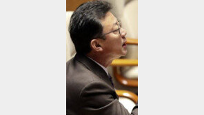 홍철호 새누리당 탈당…바른정당 입당 “염치 아는 보수 만들기 위해”