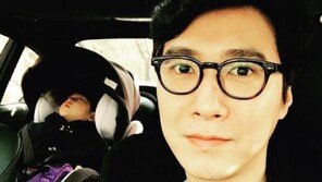 ‘슈퍼맨’ 고지용-승재 父子, 설 연휴 일상 공개 “he sleeps, i drive”