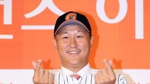 롯데 재입단 이대호 “시대 많이 변했으니 부드러운 선배 되겠다”