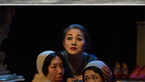 어수선한 시절 날리고 ‘흥행’을 쏘다