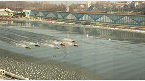 얼음 깬 경정, 새 시즌 알린 힘찬 물보라