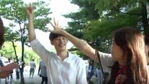 ‘이제훈·신민아’ 내일그대와 메이킹 영상 공개, 신민아 이제훈 어깨 두드리며…