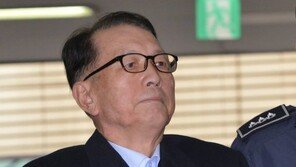 ‘법꾸라지’ 김기춘 “블랙리스트, 특검 수사대상 아냐” vs 특검 “명백한 수사대상”