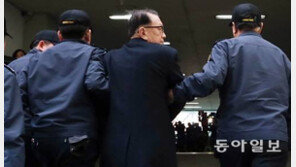 김기춘 “난 수사대상 아냐” VS 특검 “명백하게 해당된다”