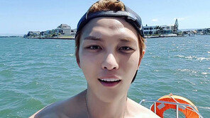 [#해시태그 컷] 김재중, 윗옷 벗고 팬서비스 셀카