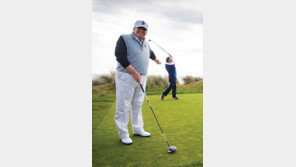 트럼프, 골프는 허풍 아니었네…191cm 거구 불구 안정적인 어드레스·아름다운 스윙