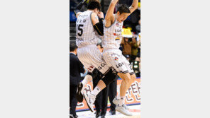 ‘LG 맨’ 조성민, 강렬한 신고식