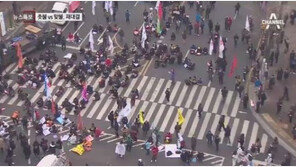 촛불집회 “2월 탄핵” VS 태극기집회 “탄핵 반대·특검 해체” 재대결