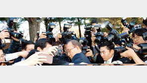 “거참, 닮았네 닮았어”