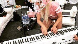 레이디 가가 ‘슈퍼볼’  하프타임 공연, “워밍업…파격 퍼포먼스 의상 없다”