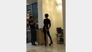 “직찍도 화보처럼”…김혜수, 역대급 ‘실제 몸매’