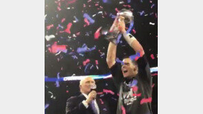 ‘지젤번천 남편’ 톰 브래디, 신들린 활약…뉴잉글랜드 패트리어츠, 25점차 뒤집고 슈퍼볼 우승