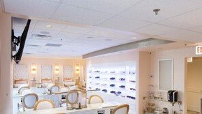 24K 금 매니큐어 칠해주는 네일 살롱 “35만 원짜리 서비스”