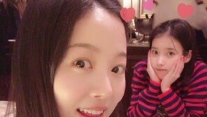 아이유 평상복, 시장옷 같은데 154만 원짜리 명품?