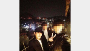 ‘피고인’ 김민석, 일상사진 보니…“카페거리 나들이”