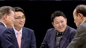 문재인 ‘썰전’ 출연 “전원책 변호사와 동문…나보다 선배인 줄”