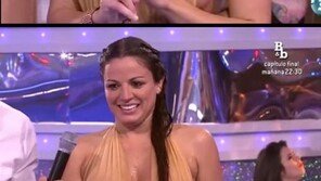 [영상]물에 젖은 여성 출연자 가슴 대놓고 클로즈업 카메라맨 빈축