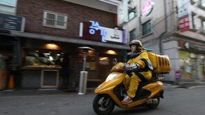 ‘30분 배달 보증제’에 시달리는 알바생에 따뜻한 인사말이라도…