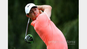 매킬로이, 586억원 1위…우즈, 앉아서 394억원