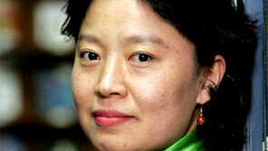 여성학자 정희진 씨 “보수-진보 모두 남성중심 정치… 광장에서 여성혐오를 걷어내야”