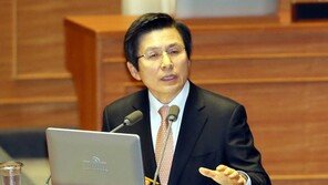 與 “이러려고 황교안 출석 밀어붙였나? 정치공세-인신공격, 유치한 행태”