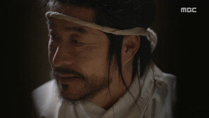 [백솔미의 레알 대사빨] 역적:백성을 훔친 도적 “아무리 하찮은 종놈이라도 구석에 몰면 안 되는 것.” 外