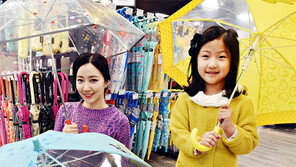 빗길에도 시야 확보… 투명우산 골라보세요