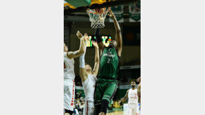 벤슨 ‘23연속G 더블더블’ 신기록