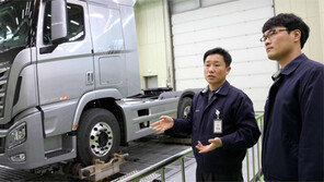 시속 60km 달리던 40t 트레일러, 충돌 위기서 자동 스톱