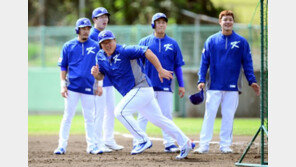 [여기는 오키나와] “내가 막내다” 최형우의 한마디에 담긴 의미