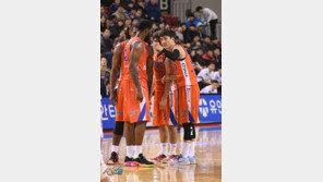 [최용석의 팁인] 6위싸움 대혼전…전자랜드 보며 희망 찾는 LG·SK