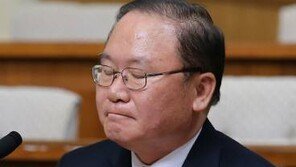 탄핵심판 13차 변론, 이동흡 “대한민국과 결혼한 대통령, 따뜻한 시각서 봐줘야”