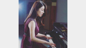 나비, 드레스 입고 ‘우윳빛 피부’ 뽐내…“오늘 밤 12시에 만나요”