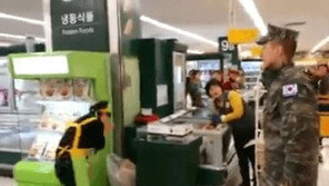 [영상]마트서 일하는 어머니 찾아가 ‘큰절’로 전역신고,  역시 해병대  