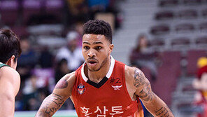 사익스 원맨쇼…KGC, 1위 삼성 반게임차 추격