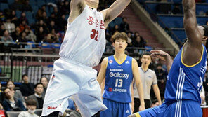 위험천만 파울 KGC 김철욱 200만원 벌금만