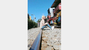 볼빨간사춘기, 안지영 대만서 싱그러운 미소로 찰칵…“사진 작가해도 되겠네”