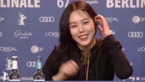 홍상수 “김민희와 나는 굉장히 가까운 사이” 처음으로 공식석상 동반 등장