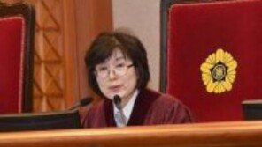 헌재 24일 최종변론…朴 대통령측 “형사기록만 5만 페이지, 성급한 종결” 반발