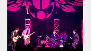 고음 폭발, 신들린 연주… 심장이 바운스