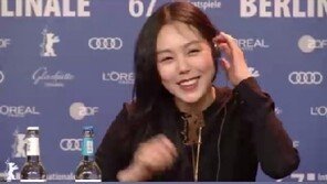 작정한 홍상수-김민희? 베를린영화제서 ‘자연스러운 스킨십·당당한 모습’ 눈길