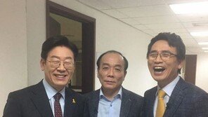 이재명 ‘썰전’ 인증샷, ‘박장대소’ 유시민…‘호통’ 전원책은?