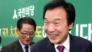 오늘 국민의당 입당한 손학규, 최근 ‘수필가’로 등단 화제