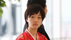 국제사회 따가운 시선 아는지 모르는지…北선수단, 삿포로 공항 도착