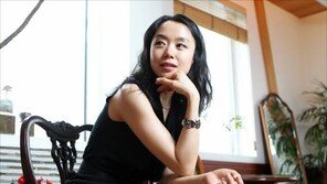 ‘칸의 여왕’ 전도연, 서울예대 동문상 수상 “후배들에게 귀감”