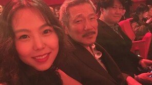 홍상수와 불륜설 김민희 은곰상 수상에 반응 냉담 “부인과 딸에게는 비수”