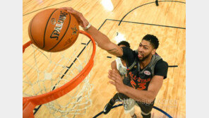 데이비스 무려 52점…생애 첫 올스타 MVP