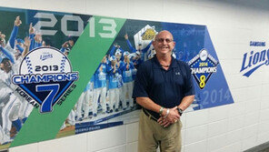 위드마이어-한나한, 외국인 코디네이터가 뜬다