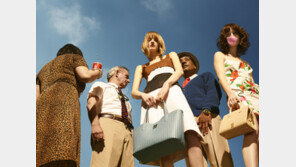 쿠론, 사진작가 프레이저와 함께한 광고 화제