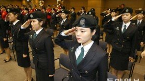 조국을 위하여… 이화여대 ROTC 입단식